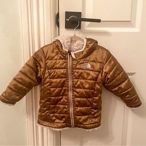 The North Face Faux Fur Reversible Mossbud Puffer Infant Jacket size 6-12 months